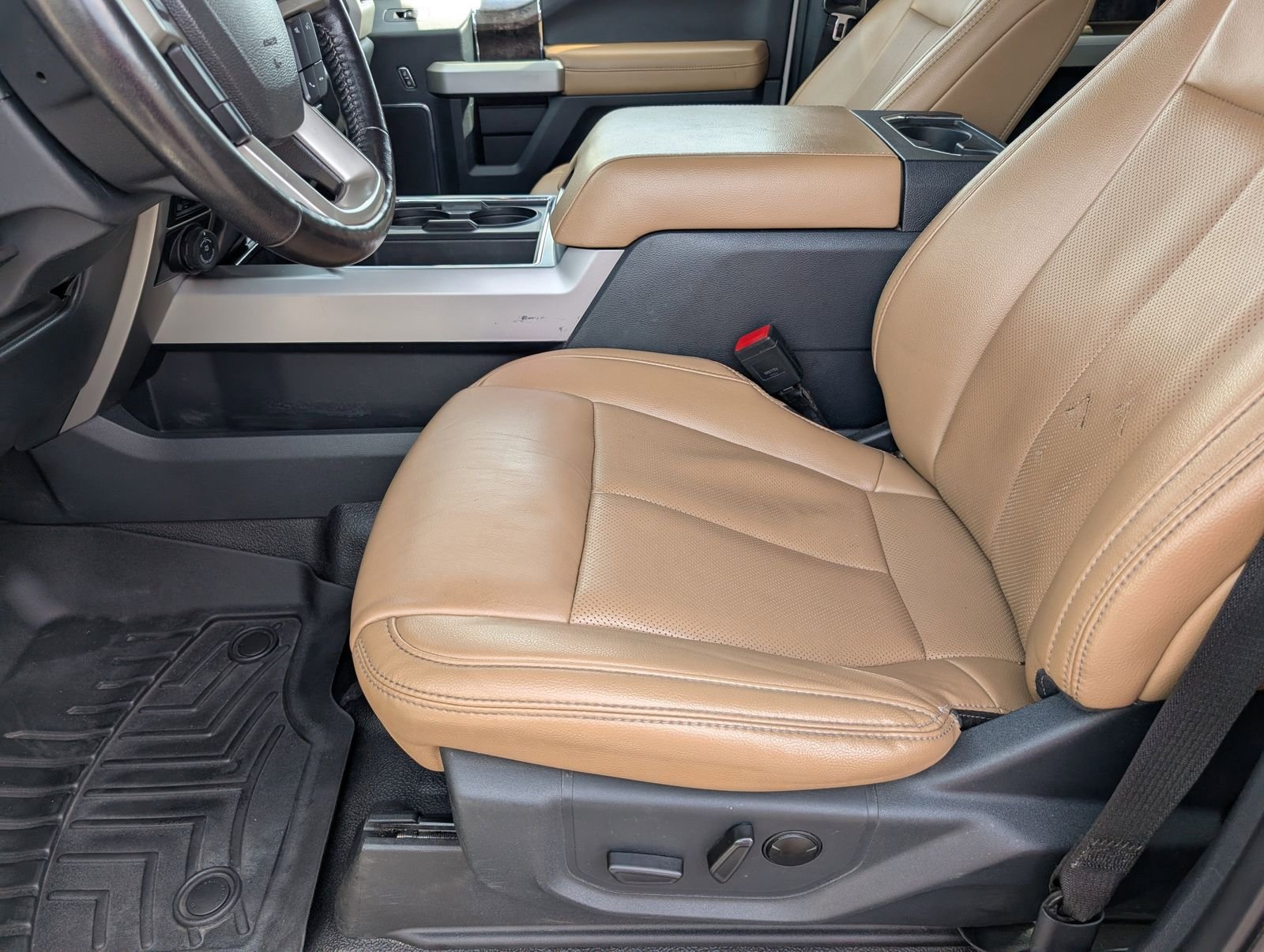 Used 2022 Ford F250 Lariat w/ Lariat Value Package AWD/4WD image 14