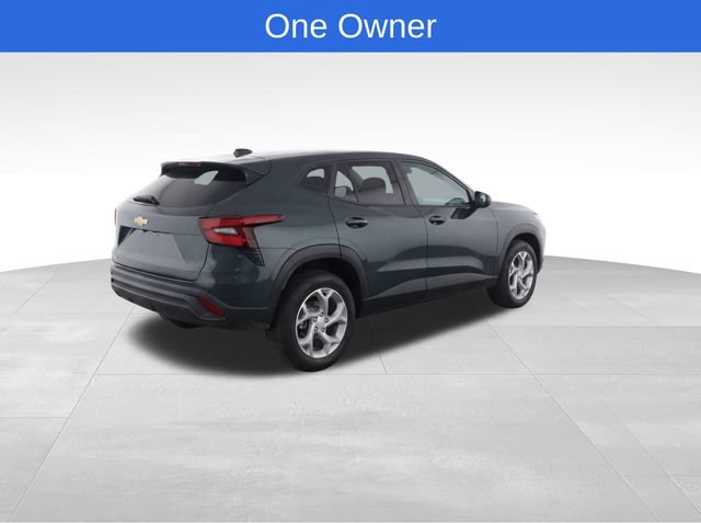 Used 2025 Chevrolet Trax LS w/ LS Convenience Package FWD image 4