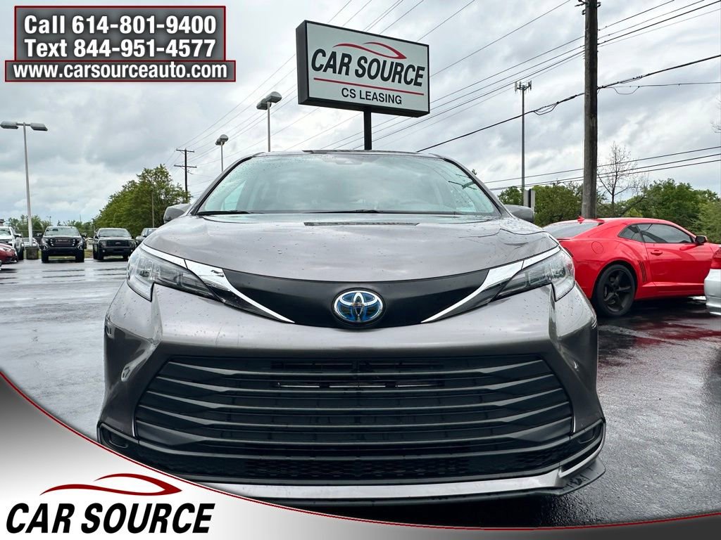 Used 2024 Toyota Sienna LE FWD image 9