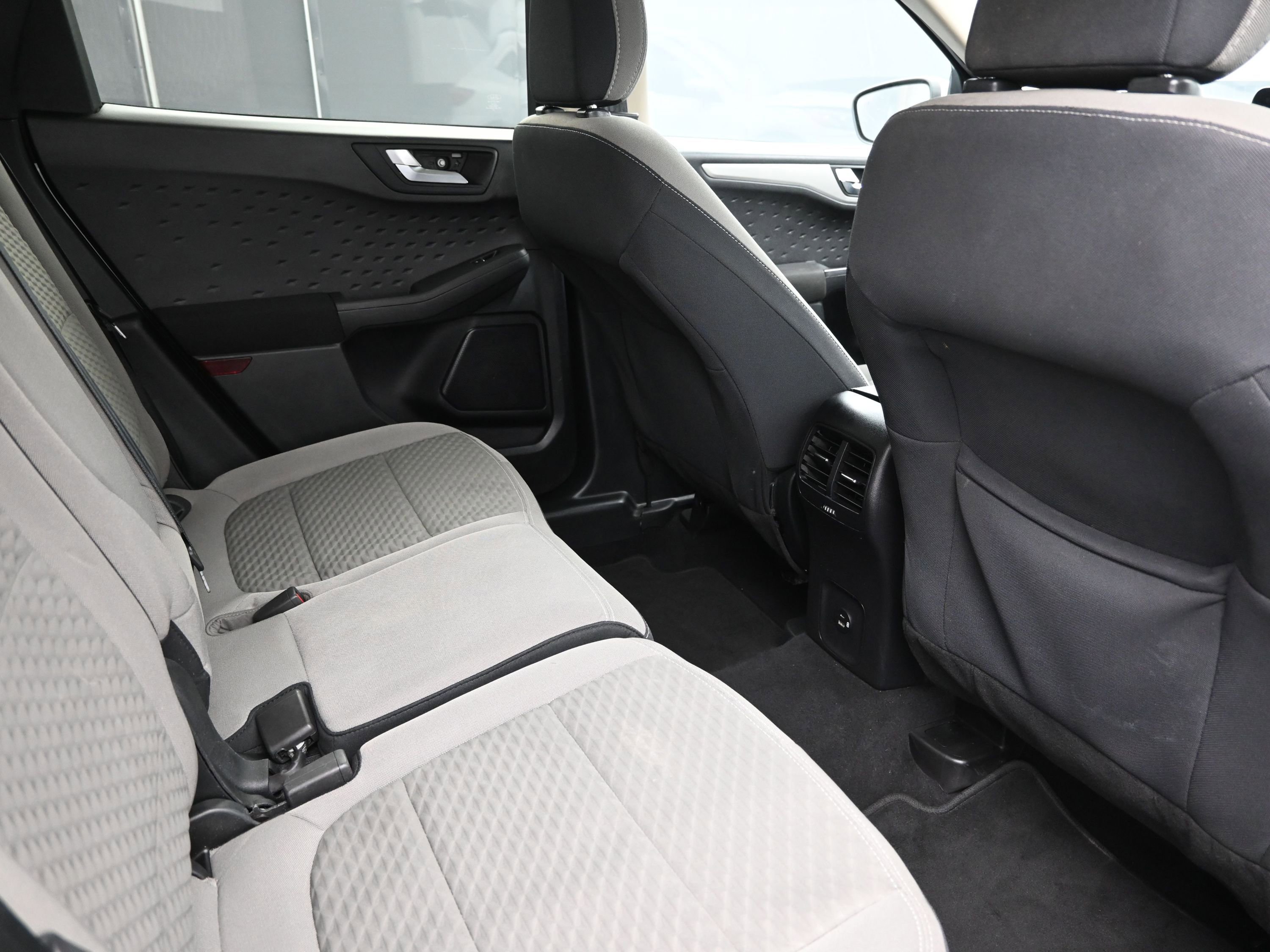 Used 2020 Ford Escape SE image 25