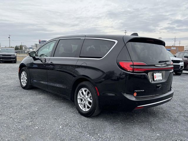 Used 2023 Chrysler Pacifica Touring-L image 25