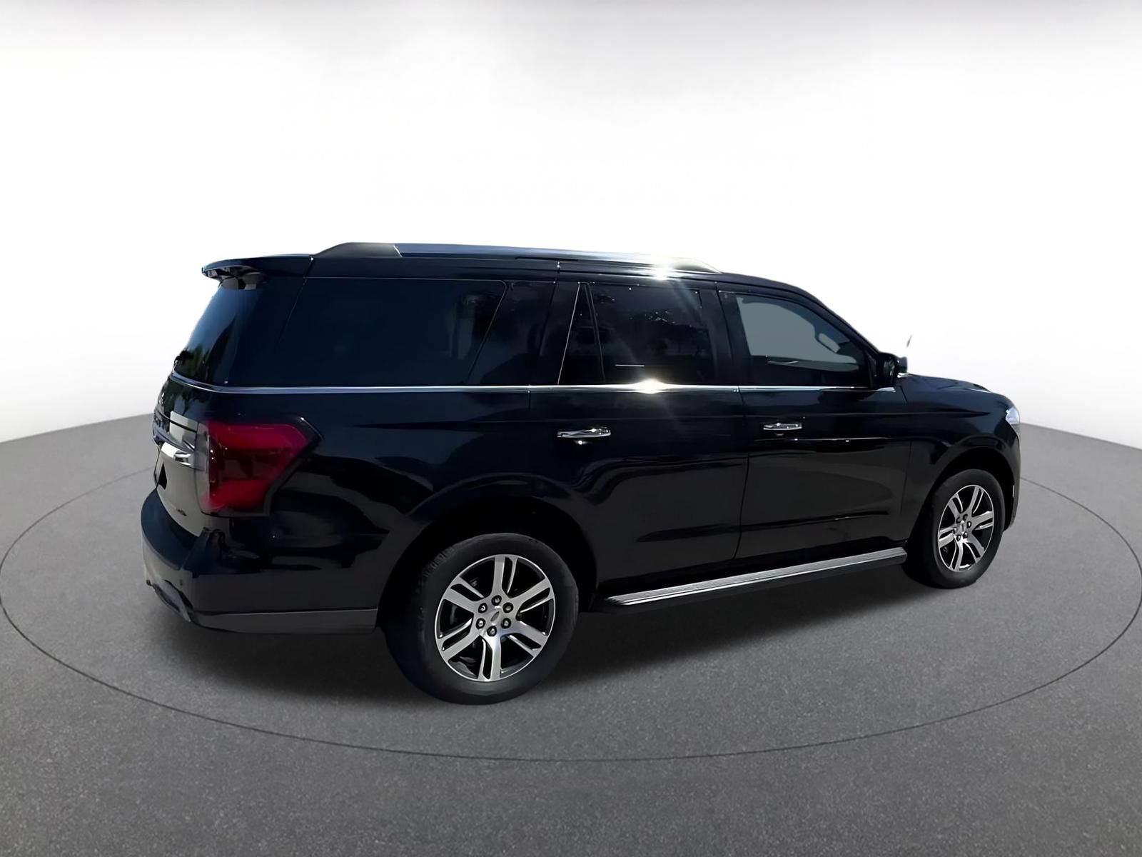 Used 2024 Ford Expedition Limited AWD/4WD image 14