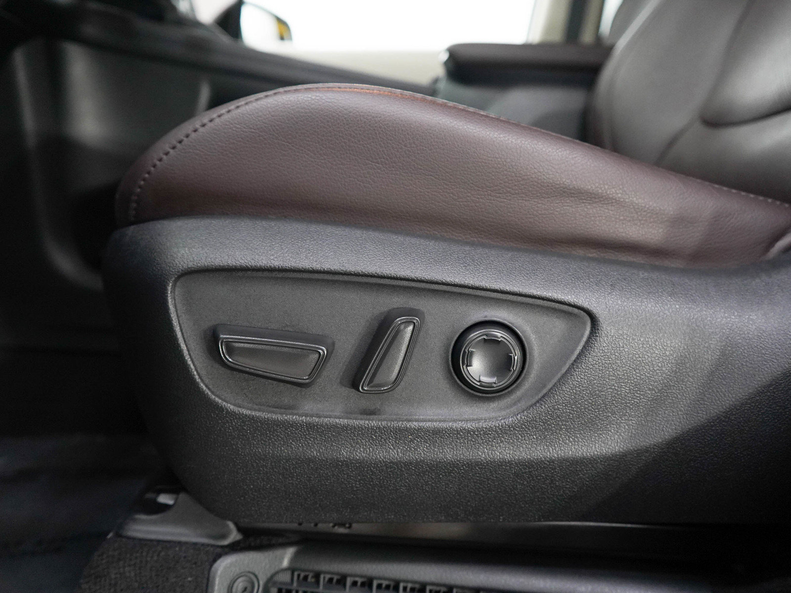 Used 2021 Toyota Sienna Platinum AWD/4WD image 23
