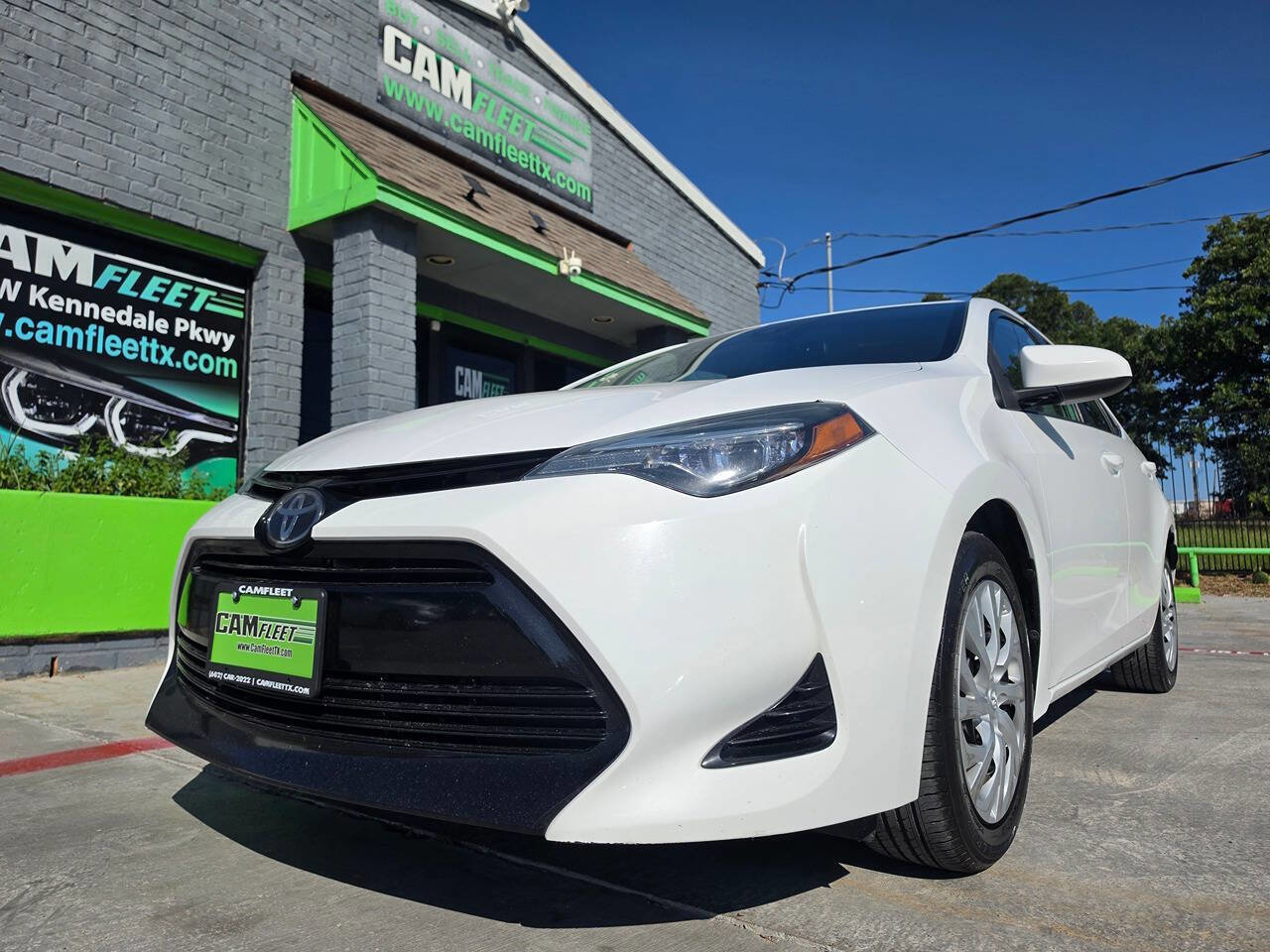 Used 2017 Toyota Corolla LE FWD image 2