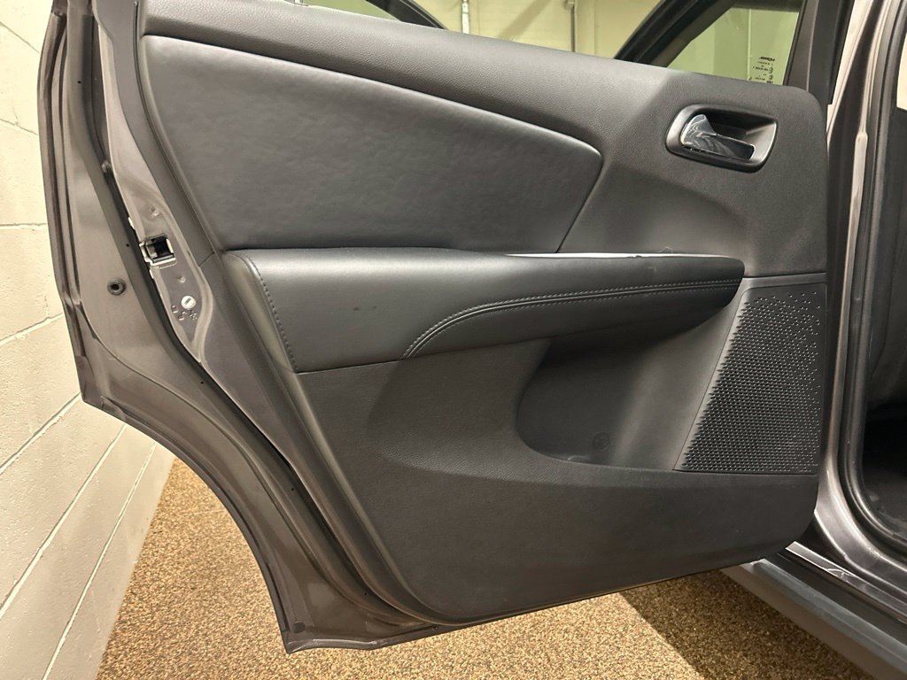 Used 2020 Dodge Journey SE w/ Blacktop Package FWD image 16