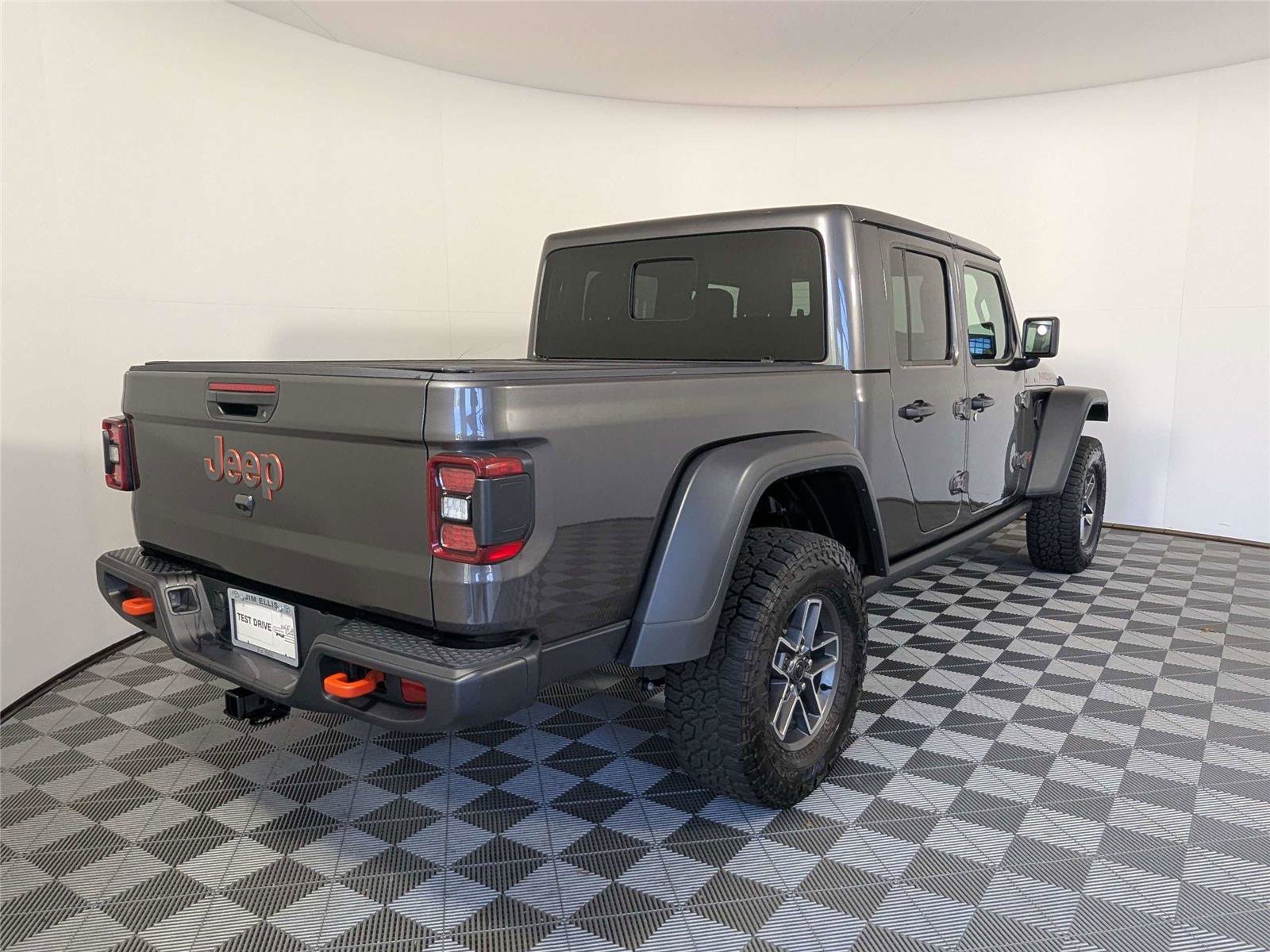 Used 2025 Jeep Gladiator Mojave w/ Convenience Group AWD/4WD image 5