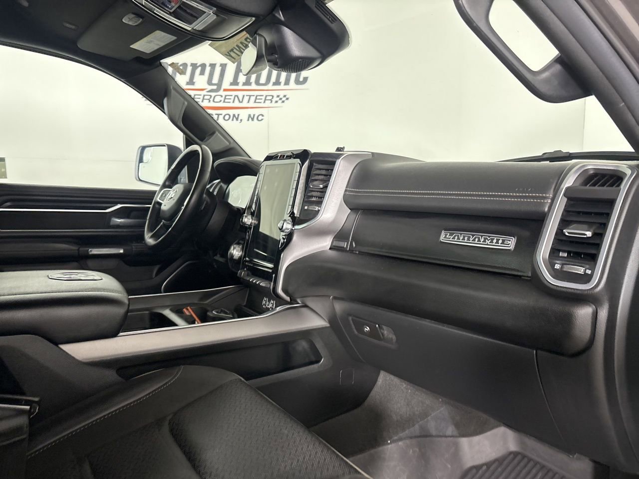 Used 2023 RAM 1500 Laramie AWD/4WD image 29