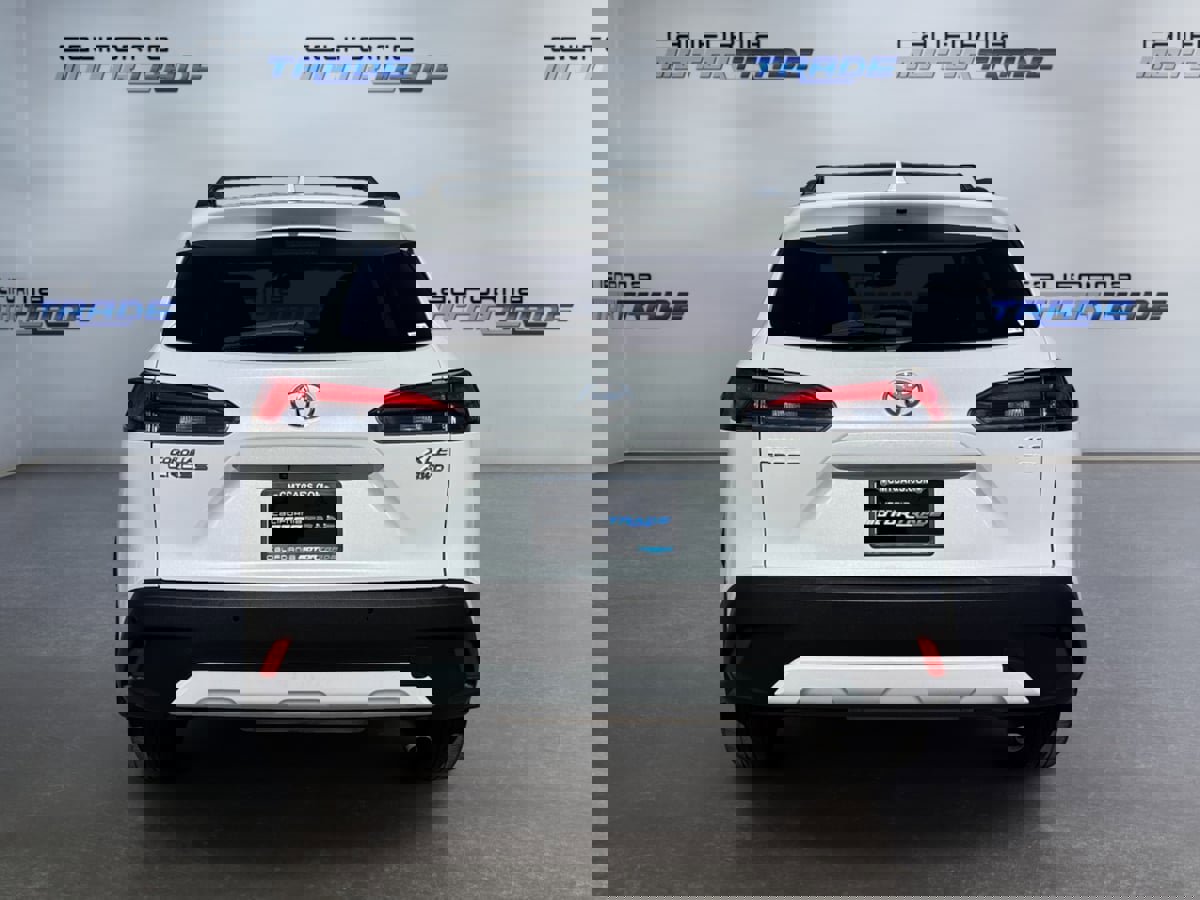 Used 2023 Toyota Corolla Cross XLE w/ Convenience Package image 6