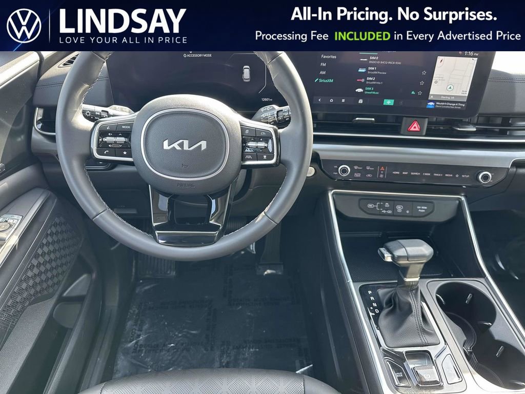 Used 2025 Kia Carnival SX FWD image 10