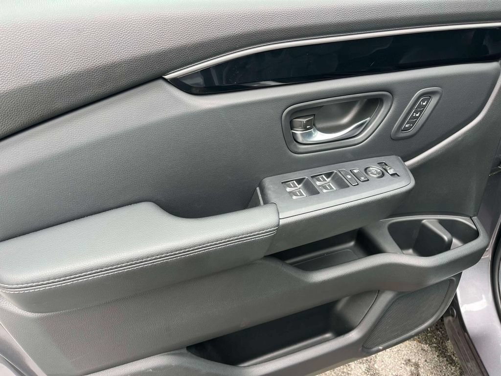 Used 2025 Honda Pilot Touring image 25