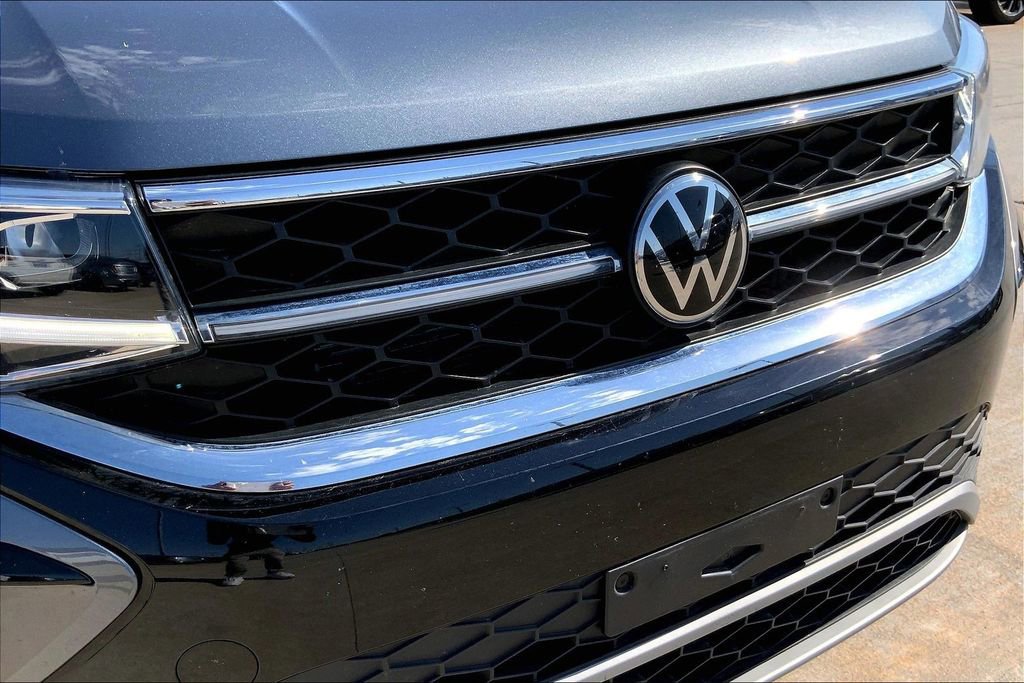 Certified 2022 Volkswagen Taos SEL w/ Panoramic Sunroof Package AWD/4WD image 27