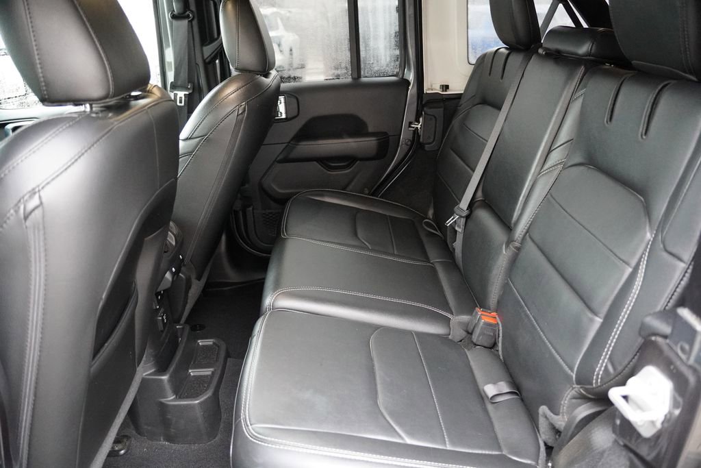 Used 2022 Jeep Wrangler Unlimited Sahara w/ Cold Weather Group AWD/4WD image 19