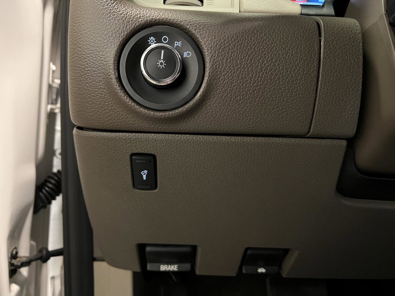 Used 2017 Lincoln Navigator Select image 13