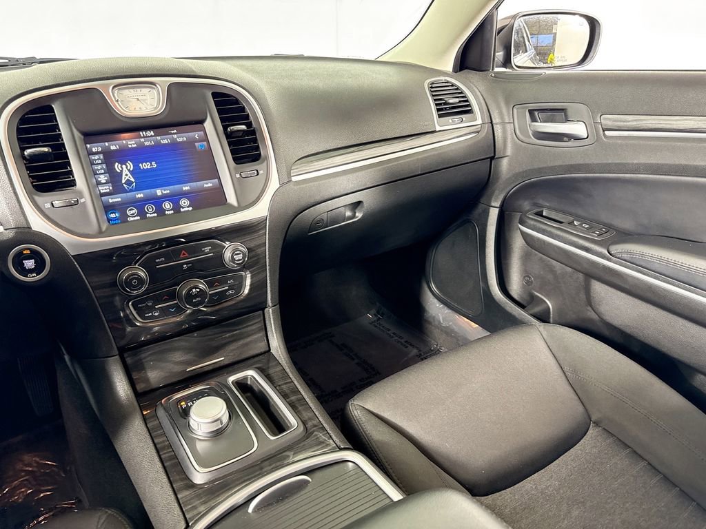 Used 2022 Chrysler 300 Touring w/ Sport Appearance Package image 23