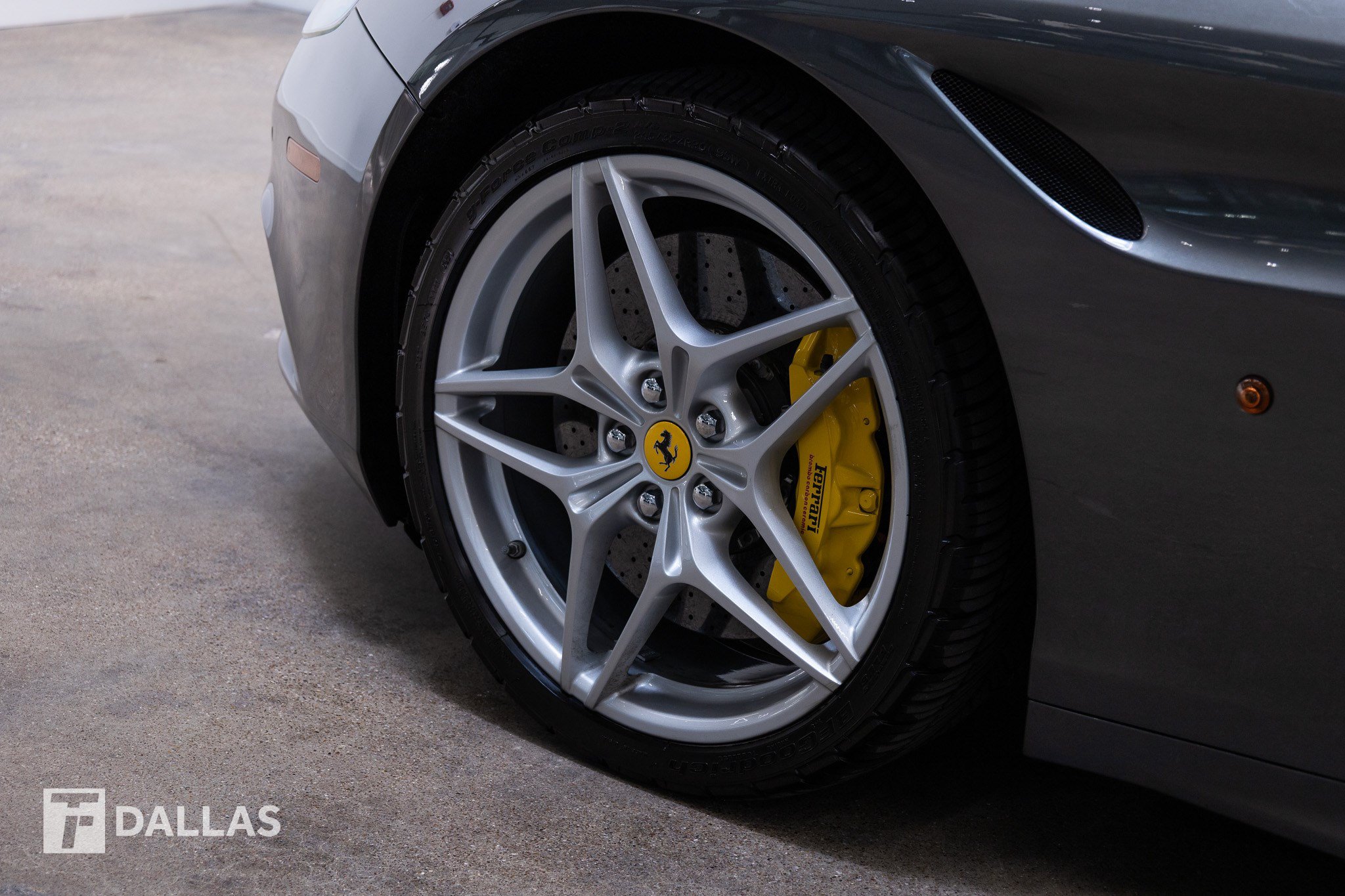 Used 2017 Ferrari California T RWD image 3