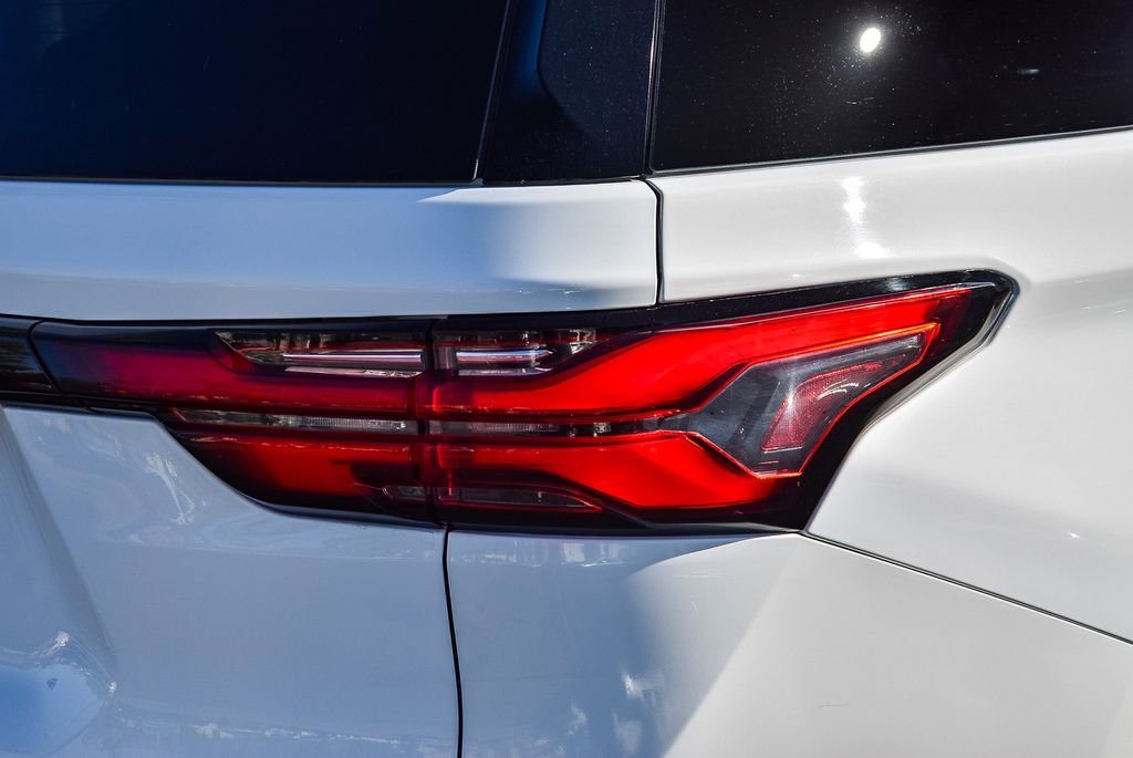 Used 2022 Chevrolet Traverse LT image 7