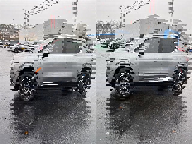 New 2025 Chevrolet Equinox EV LT w/ Convenience Package image 4