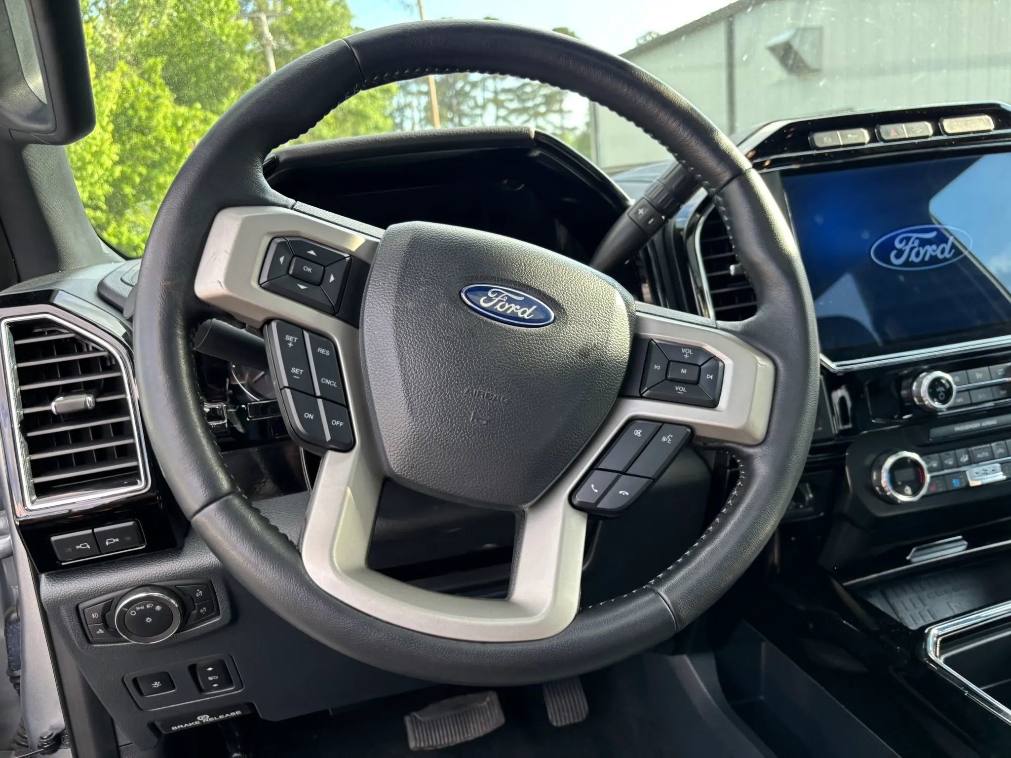 Used 2022 Ford F250 Lariat w/ Black Appearance Package image 19
