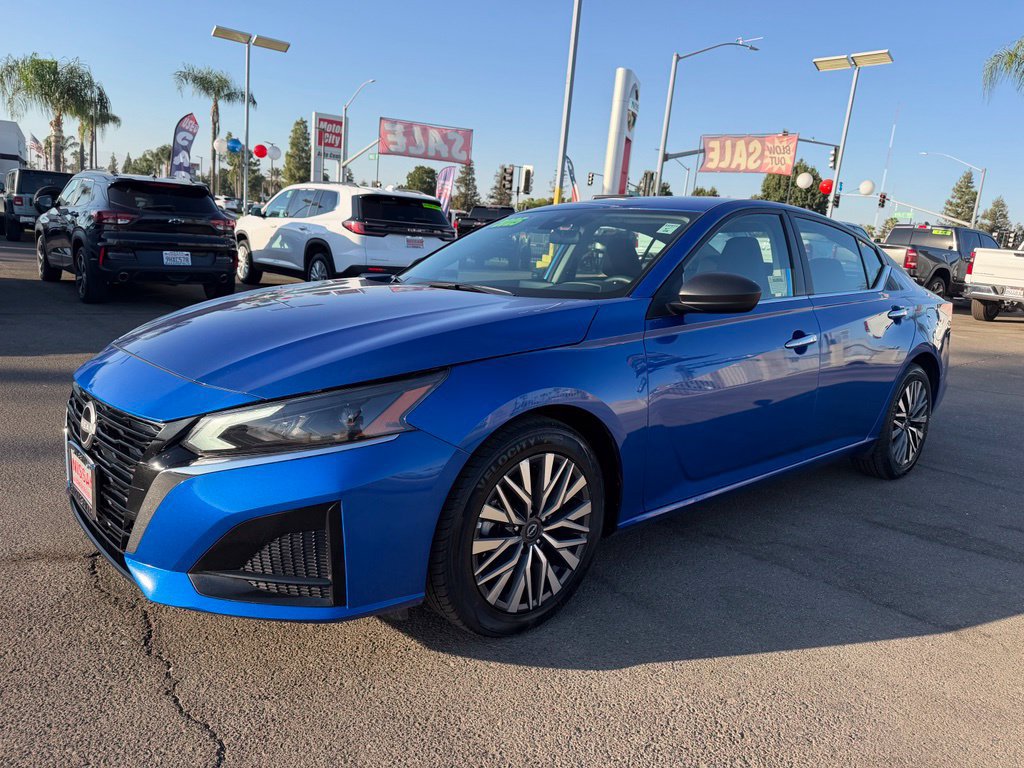 Certified 2025 Nissan Altima 2.5 SV FWD image 3