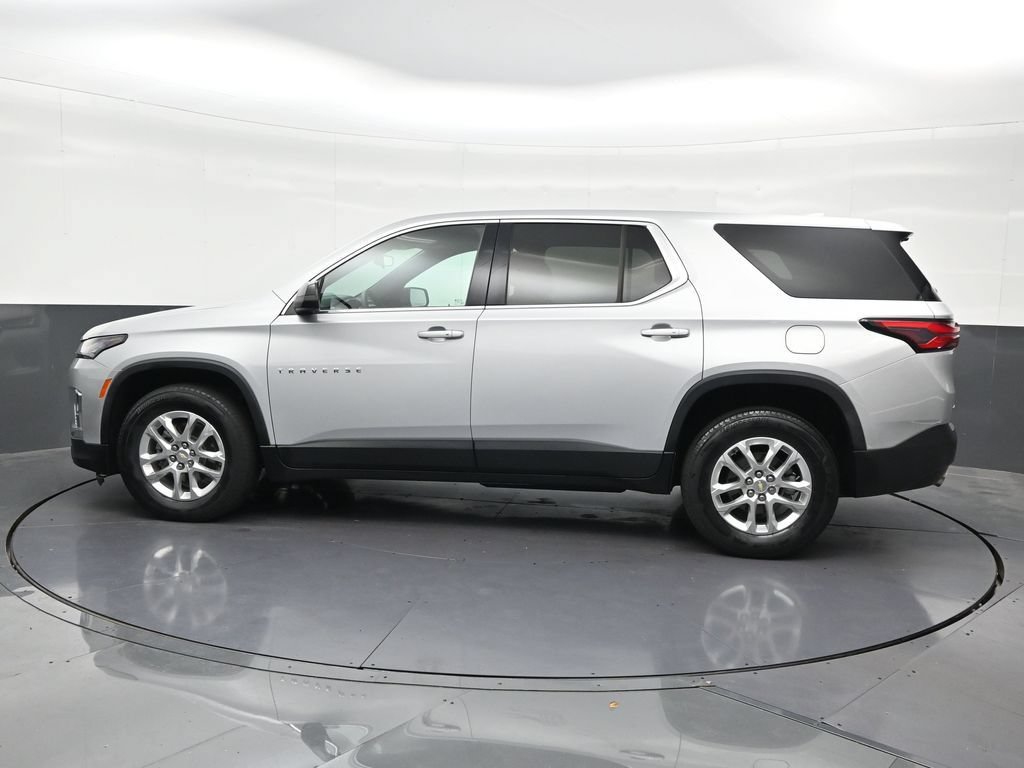Used 2022 Chevrolet Traverse LS FWD image 2