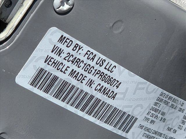 Used 2023 Chrysler Pacifica Limited image 27