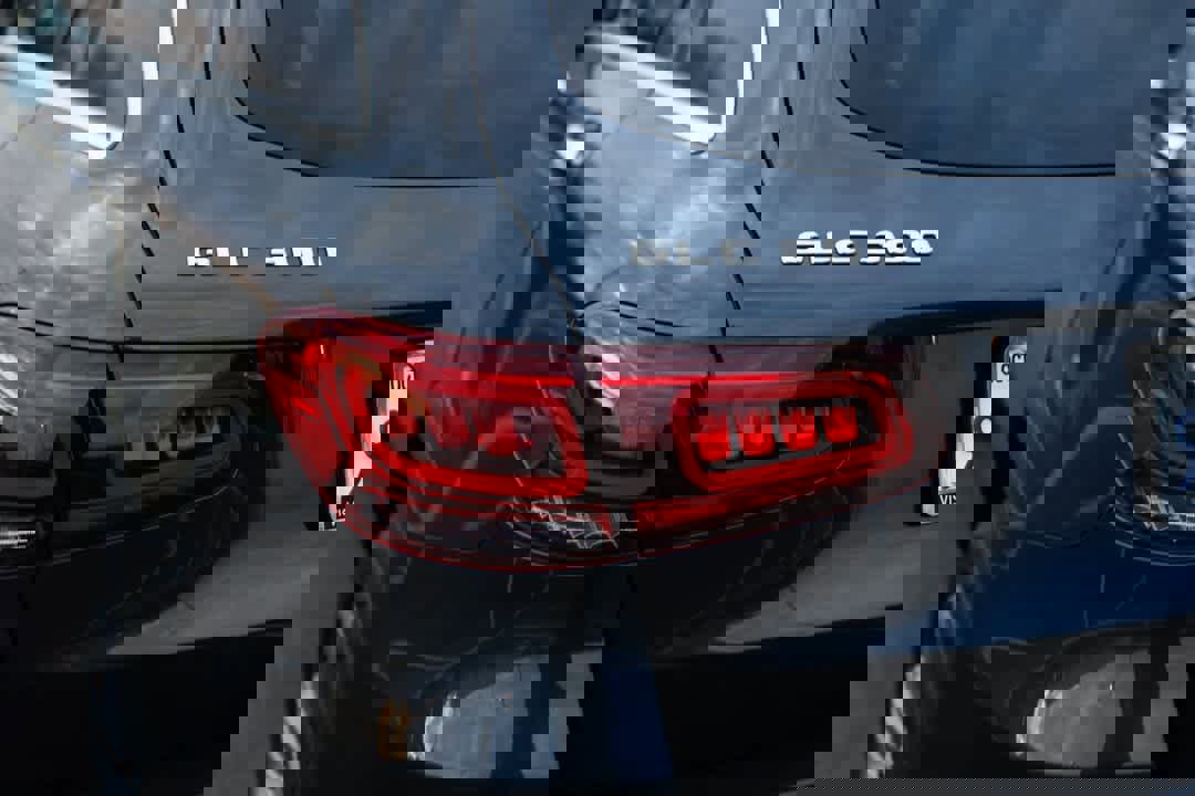 Used 2022 Mercedes-Benz GLC 300 4MATIC image 11