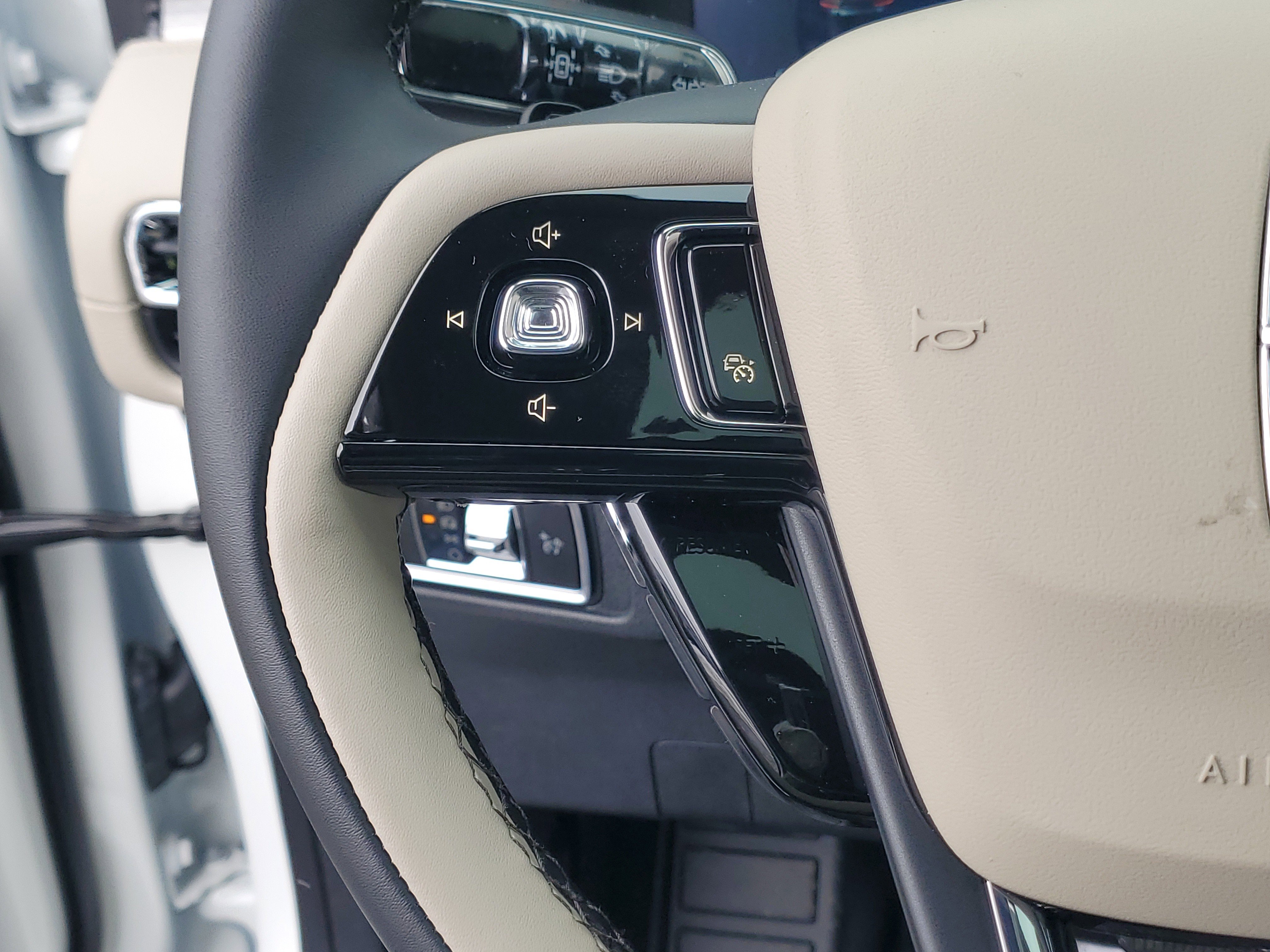 New 2026 Lincoln Corsair Premiere image 17