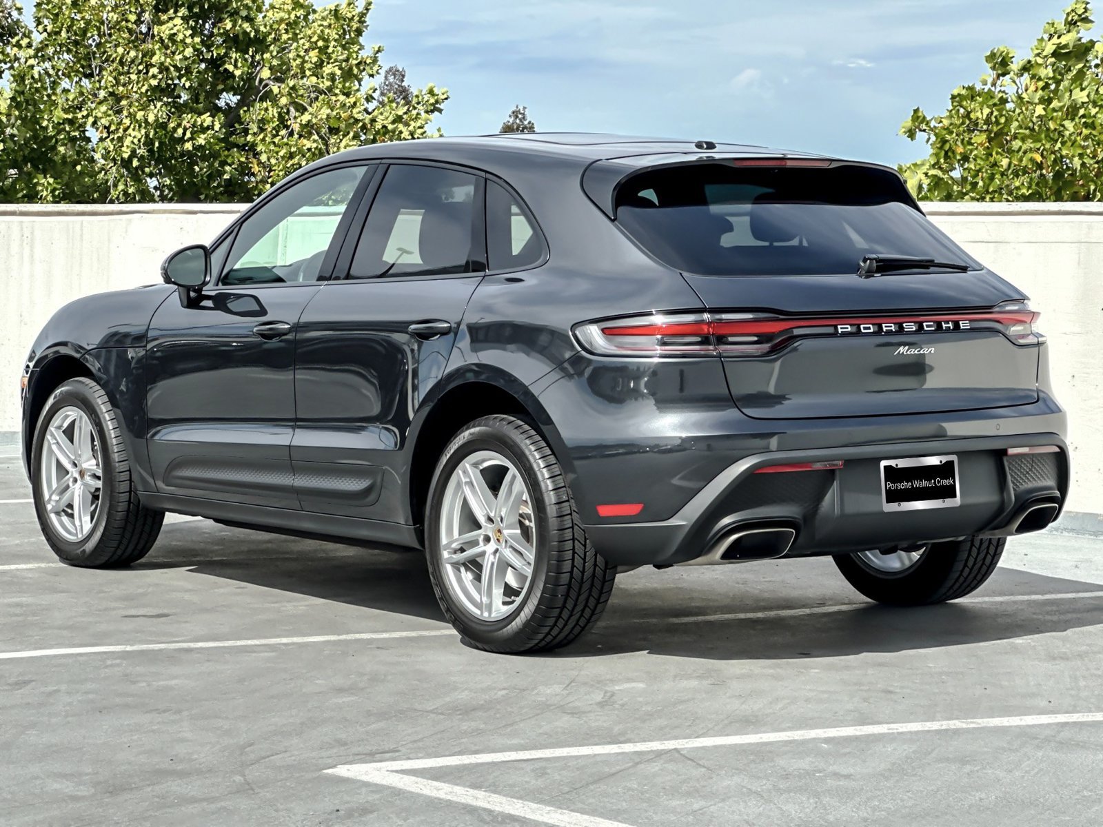 Certified 2026 Porsche Macan AWD/4WD image 4