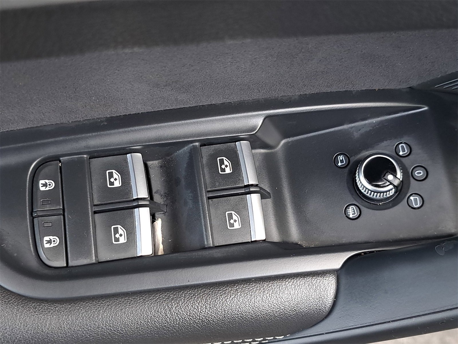 Used 2023 Audi Q5 e Premium Plus w/ Premium Plus Package image 30