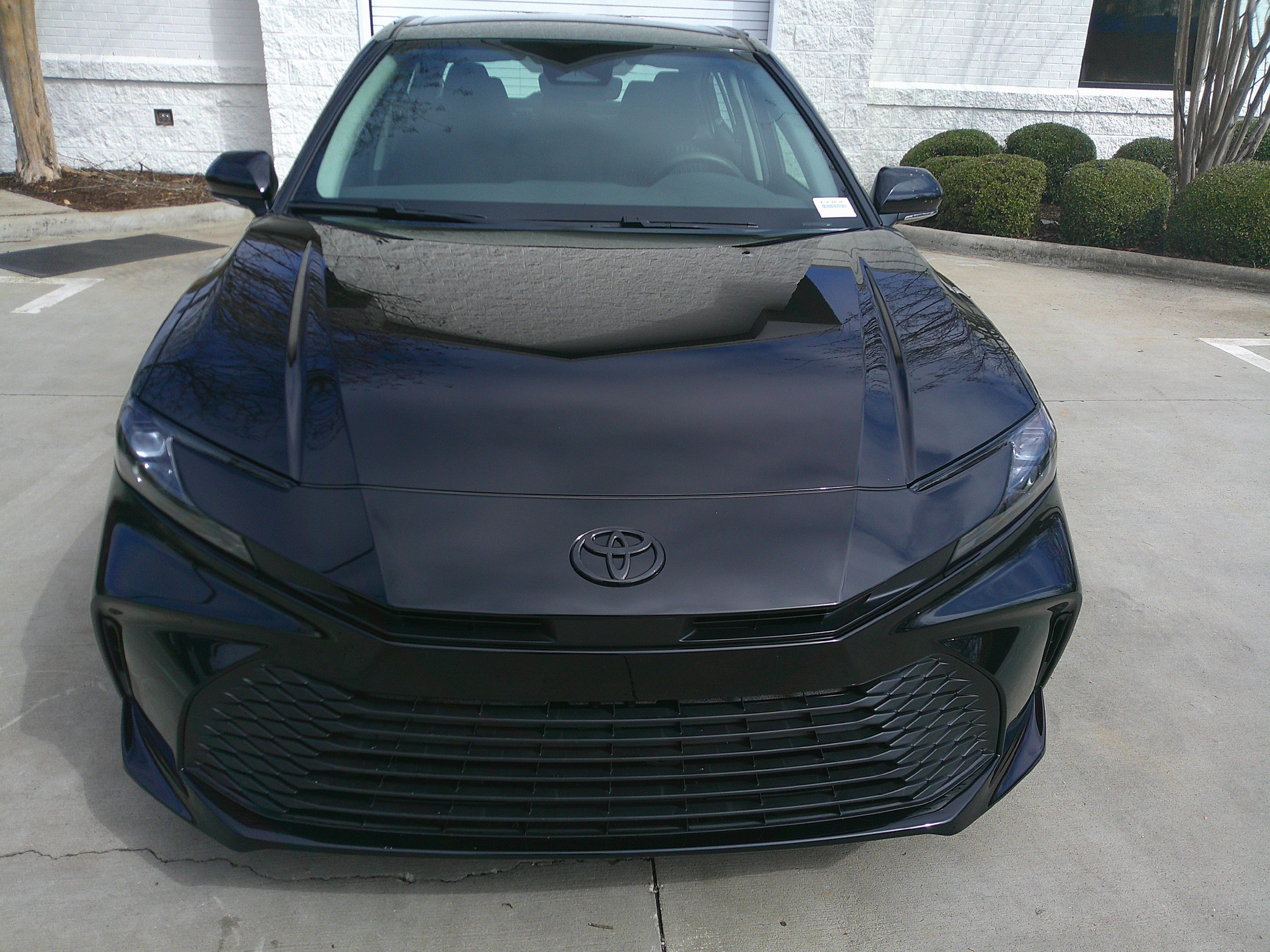 Used 2025 Toyota Camry LE image 3