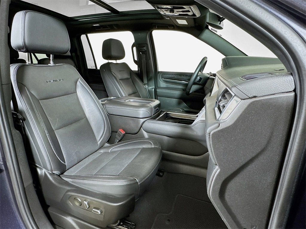 Used 2023 GMC Yukon XL Denali image 30