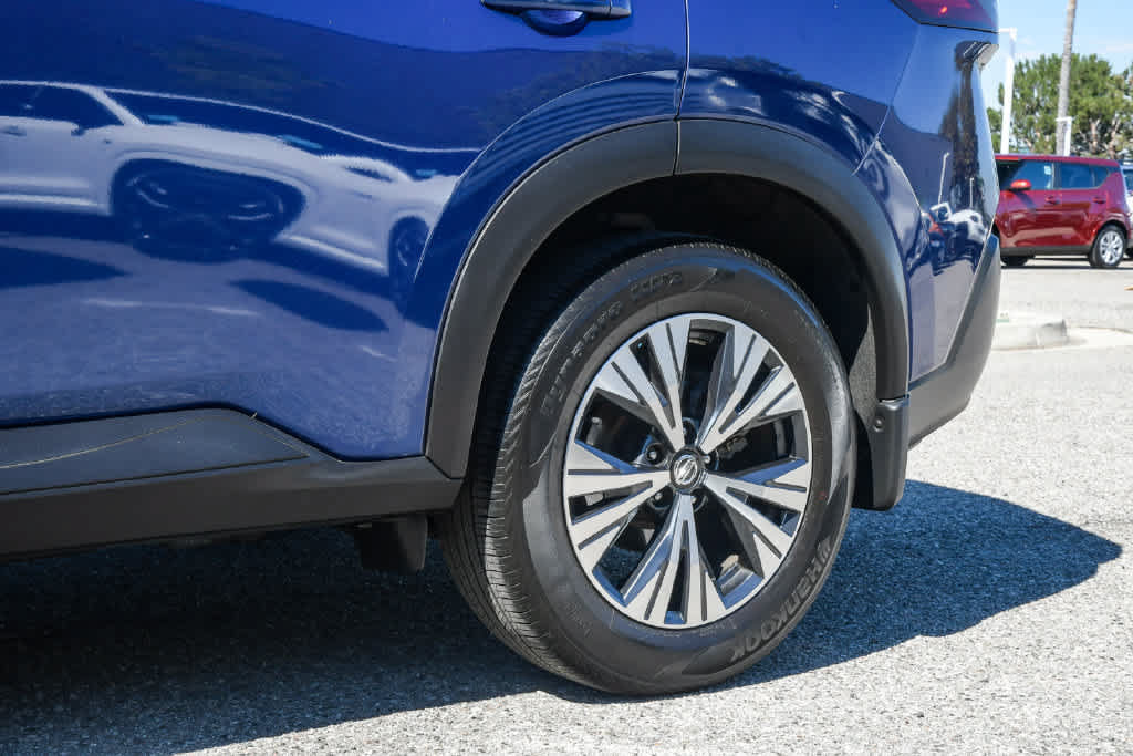 Used 2021 Nissan Rogue SV FWD image 11