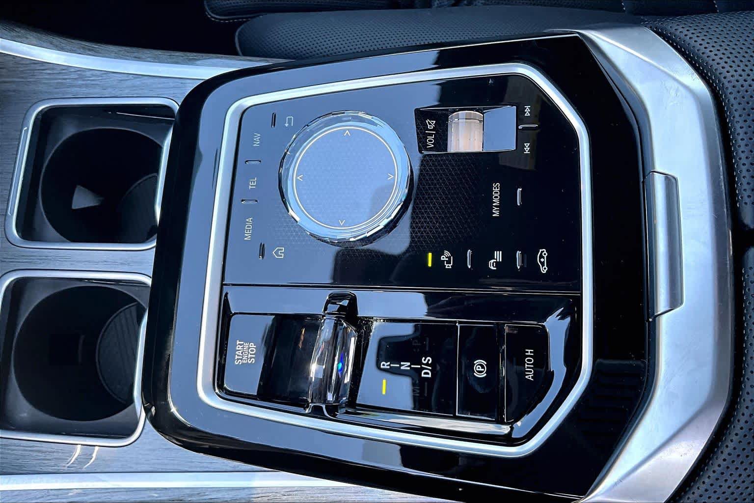 Certified 2025 BMW 740i RWD image 36