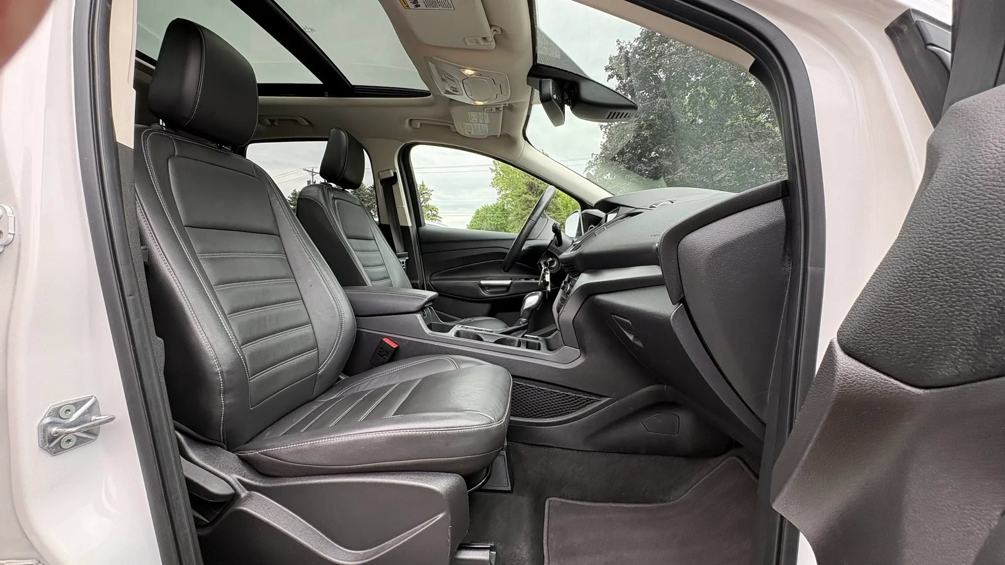 Used 2018 Ford Escape SEL w/ Ford Safe & Smart Package AWD/4WD image 38