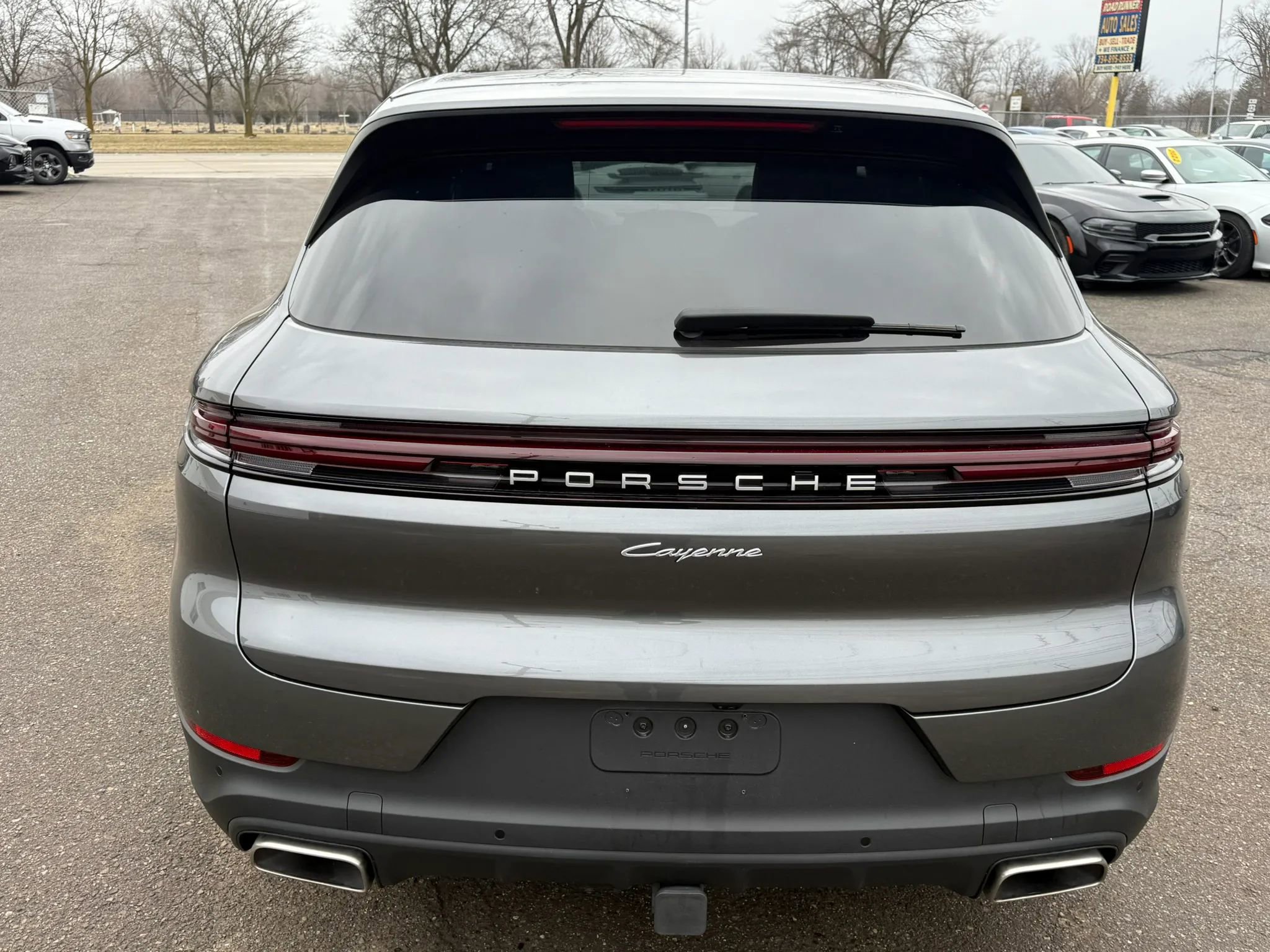 Used 2025 Porsche Cayenne E-Hybrid Sport Utility 4D w/ Premium Package Plus image 12