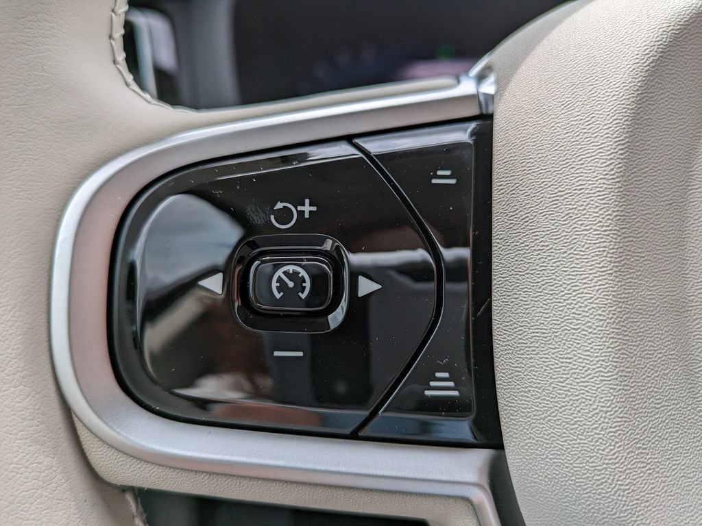 New 2025 Volvo XC60 T8 Plus w/ Protection Package Premier AWD/4WD image 24