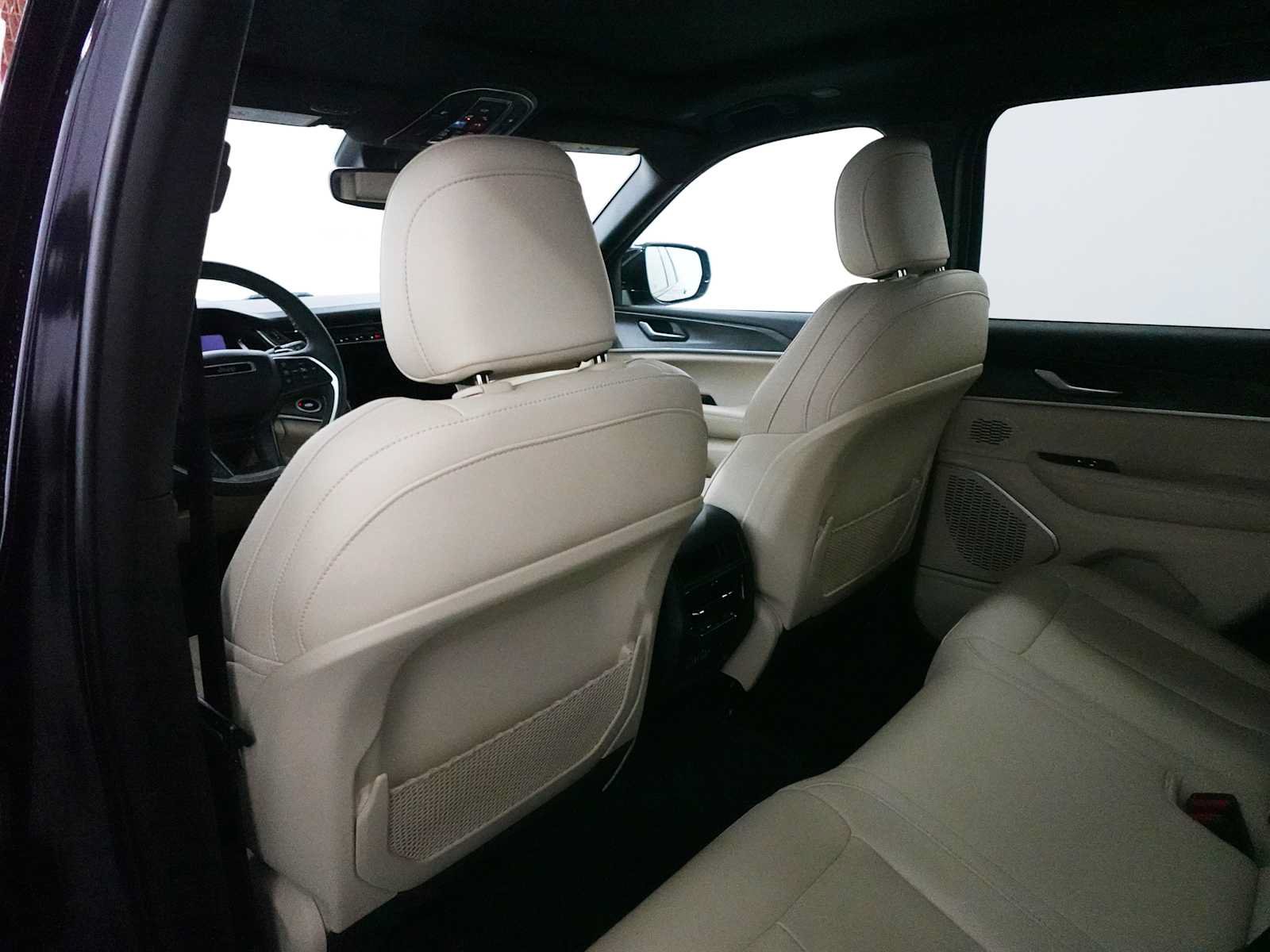Used 2023 Jeep Grand Cherokee 4WD 4xe image 28