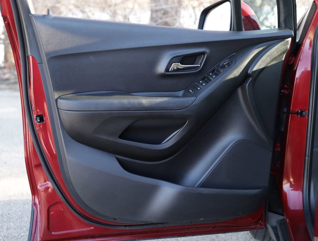 Used 2019 Chevrolet Trax LT w/ Driver Confidence Package image 21