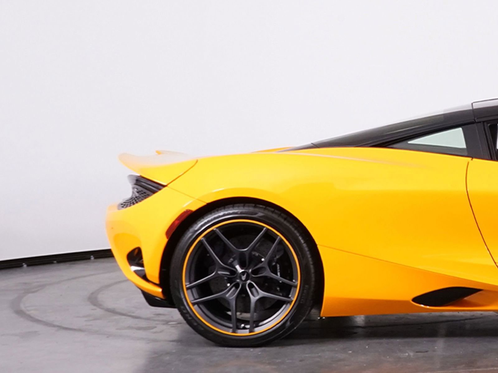 Used 2025 McLaren 750S image 14