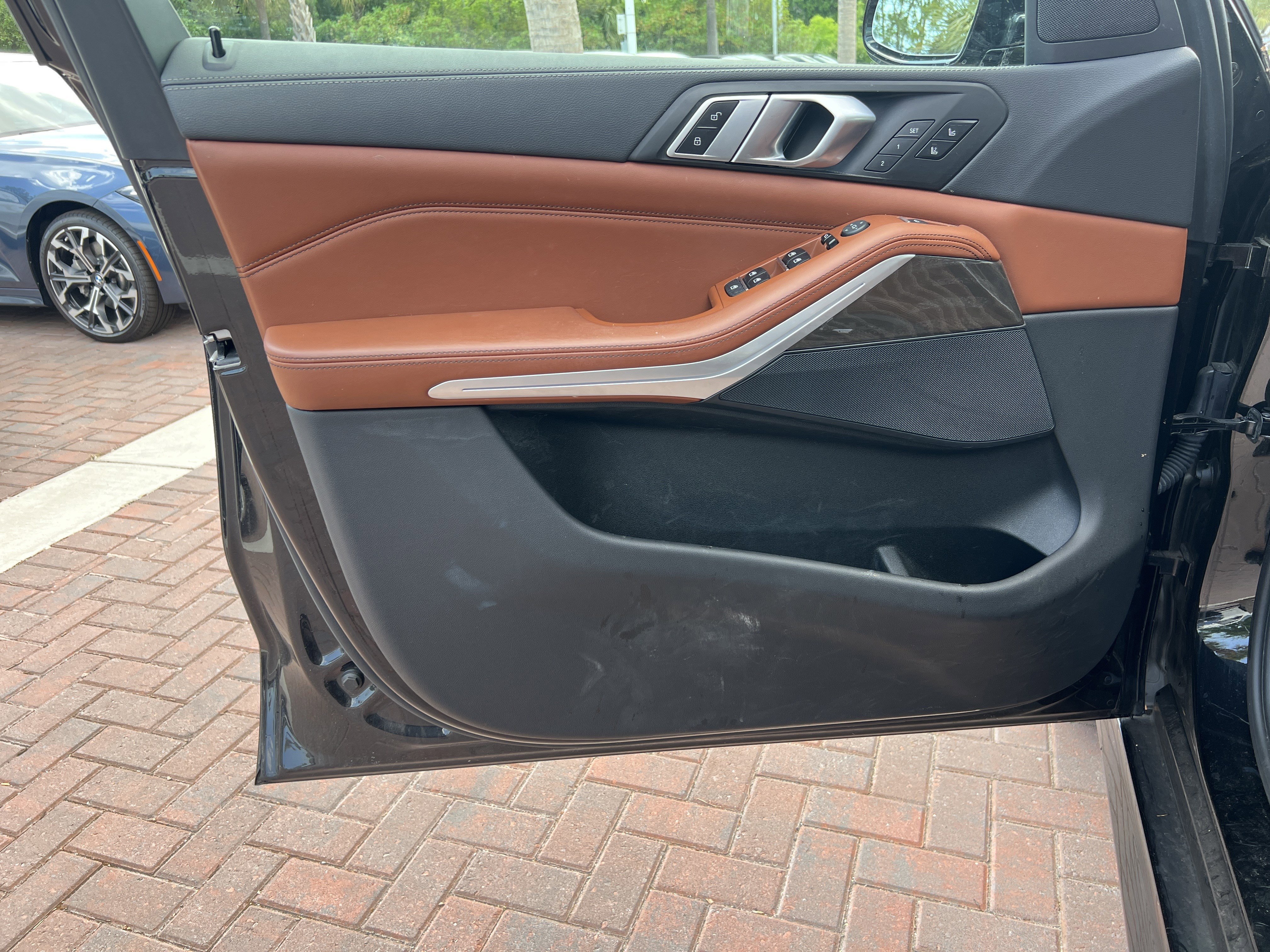 Certified 2022 BMW X5 xDrive40i w/ M Sport Package AWD/4WD image 14