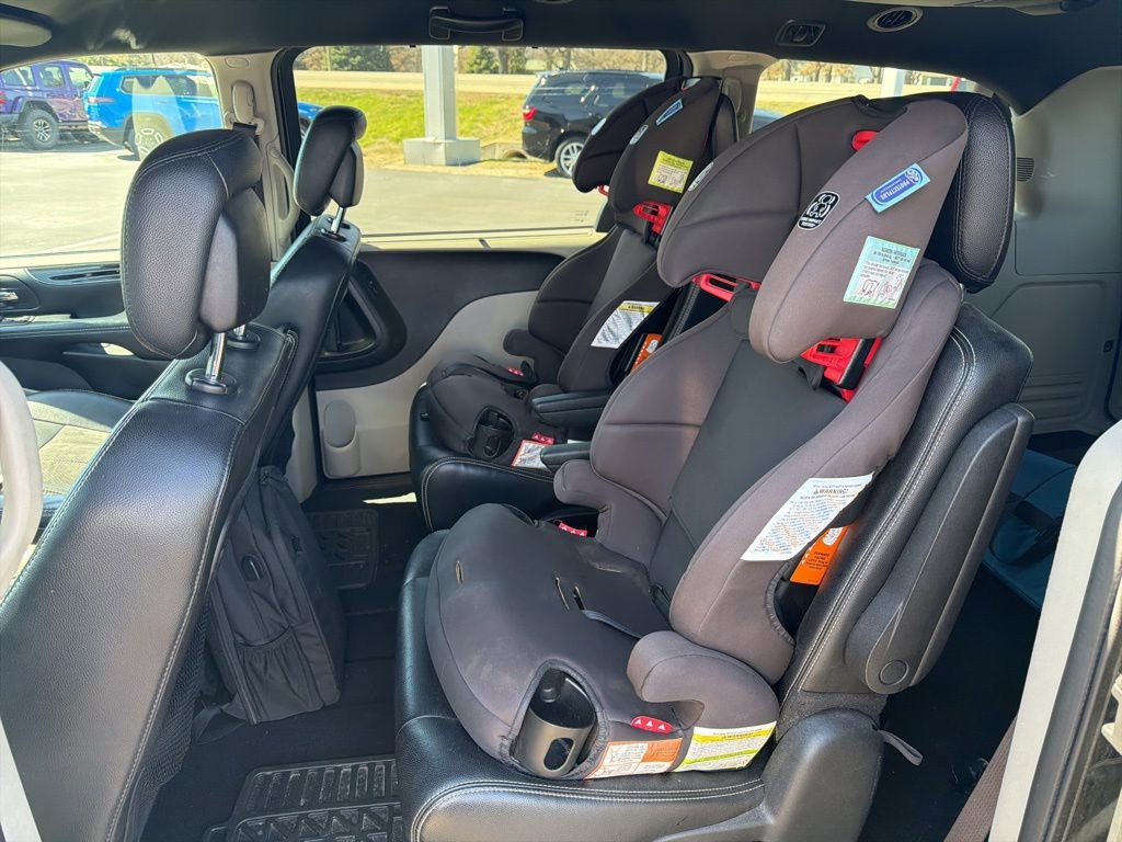 Used 2019 Dodge Grand Caravan SXT w/ Driver Convenience Group image 7