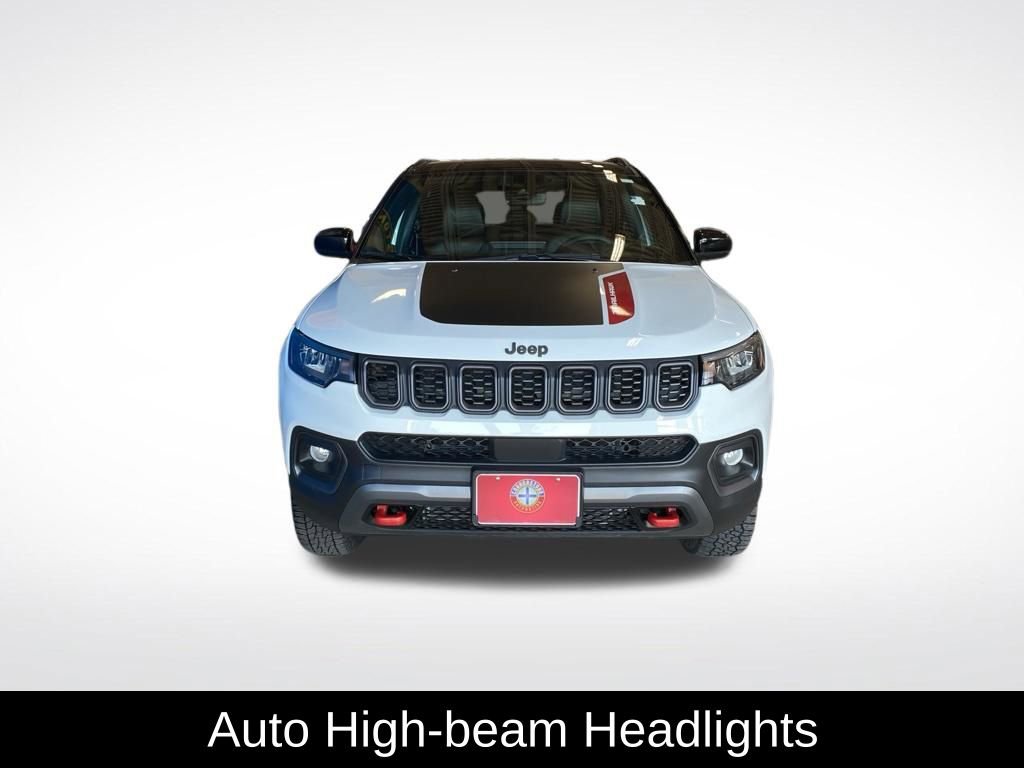 Used 2025 Jeep Compass Trailhawk AWD/4WD image 14