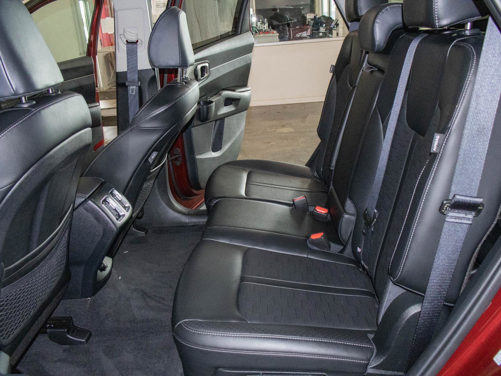 New 2025 Kia Sorento S w/ Panoramic Sunroof Package FWD image 15
