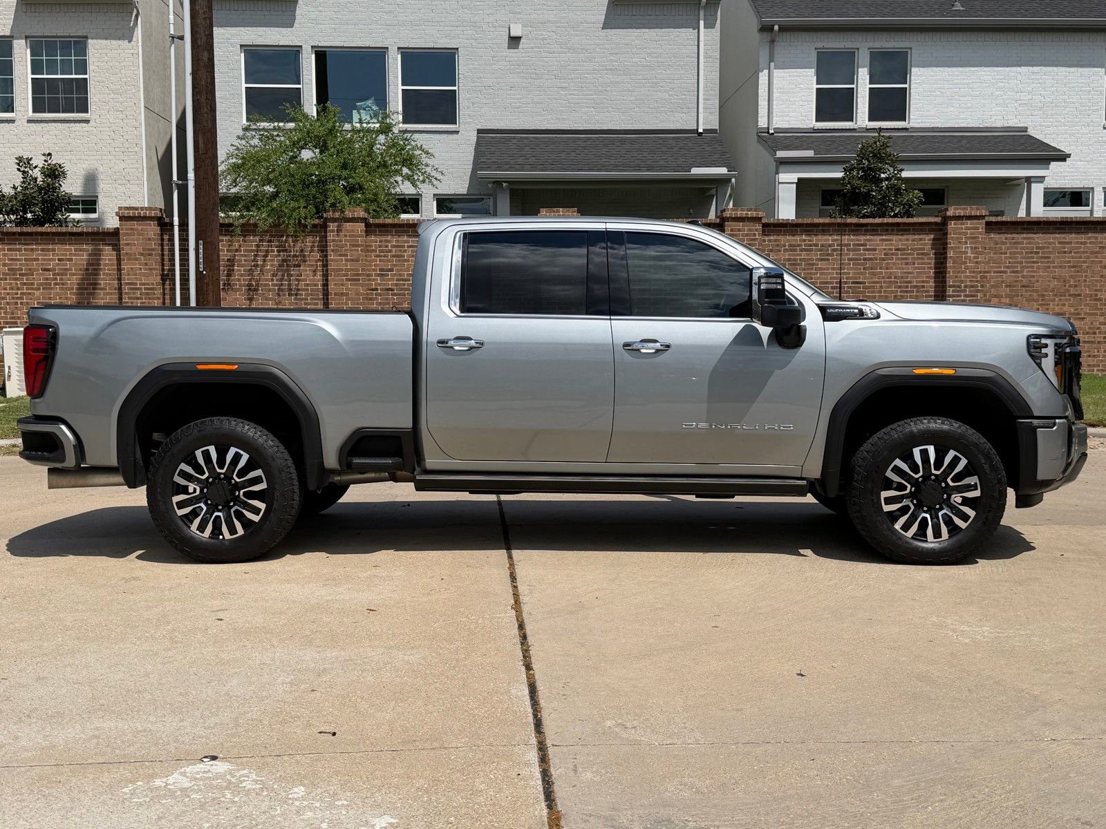 Used 2024 GMC Sierra 2500 Denali Ultimate image 15