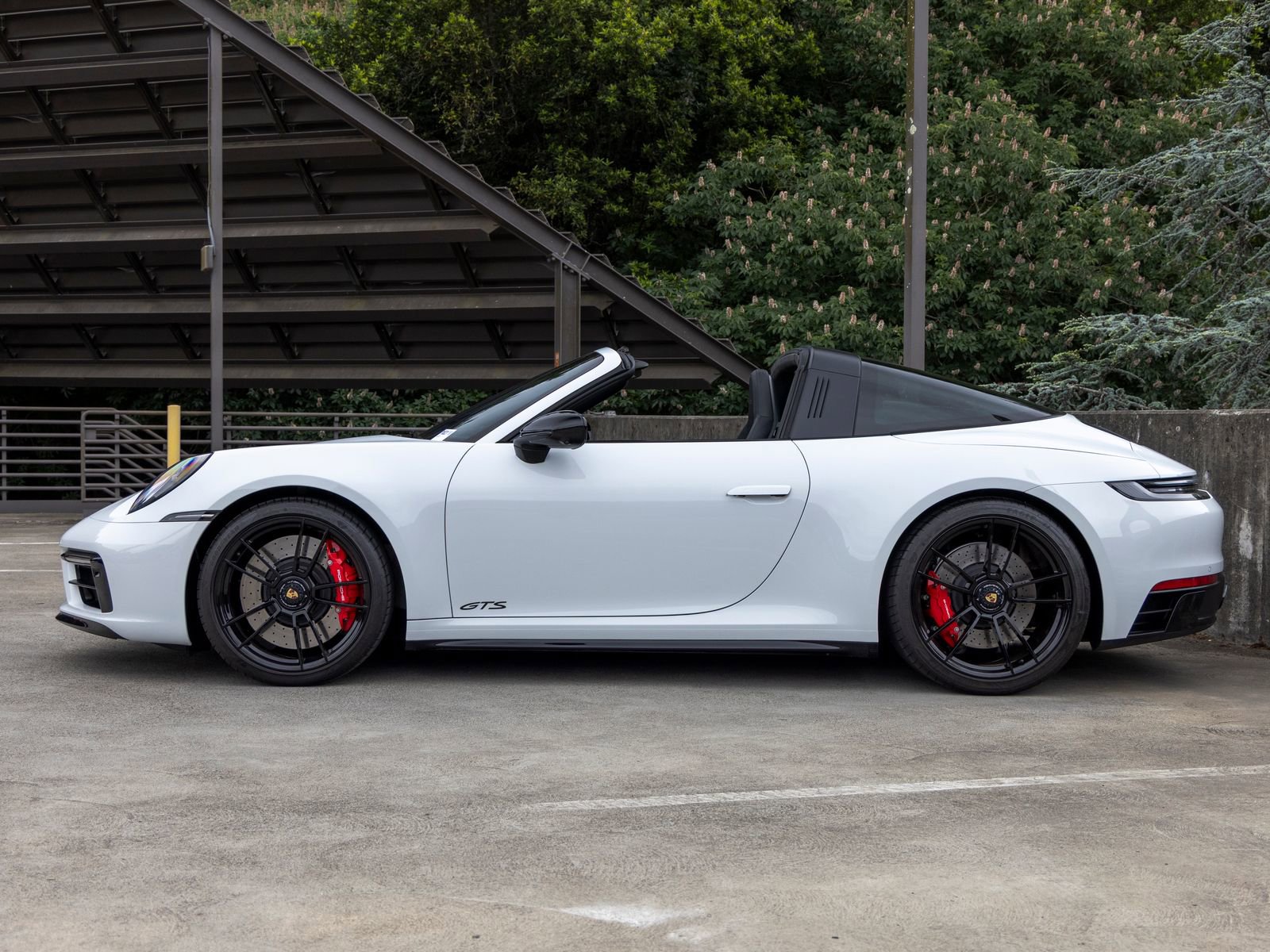 Certified 2022 Porsche 911 Targa 4 GTS AWD/4WD image 2