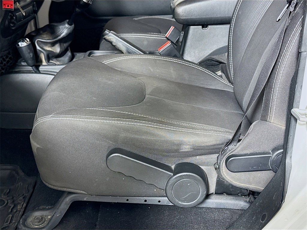 Used 2018 Jeep Wrangler Unlimited Sahara w/ Connectivity Group image 15