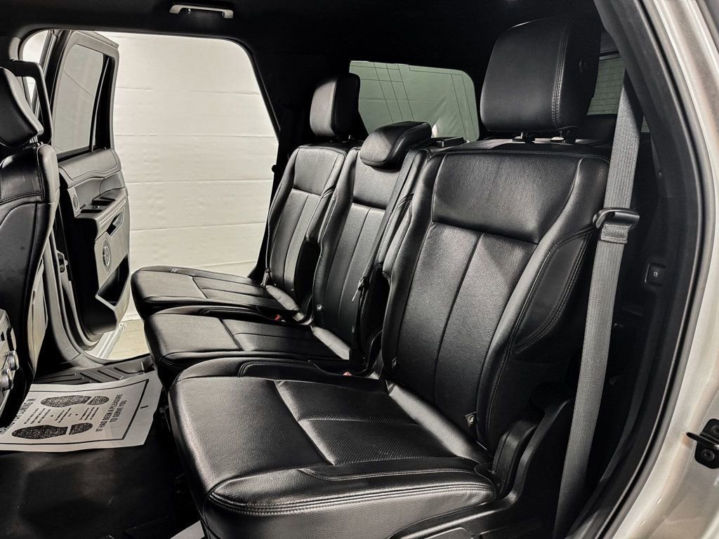 Used 2019 Ford Expedition XLT w/ Equipment Group 202A AWD/4WD image 8