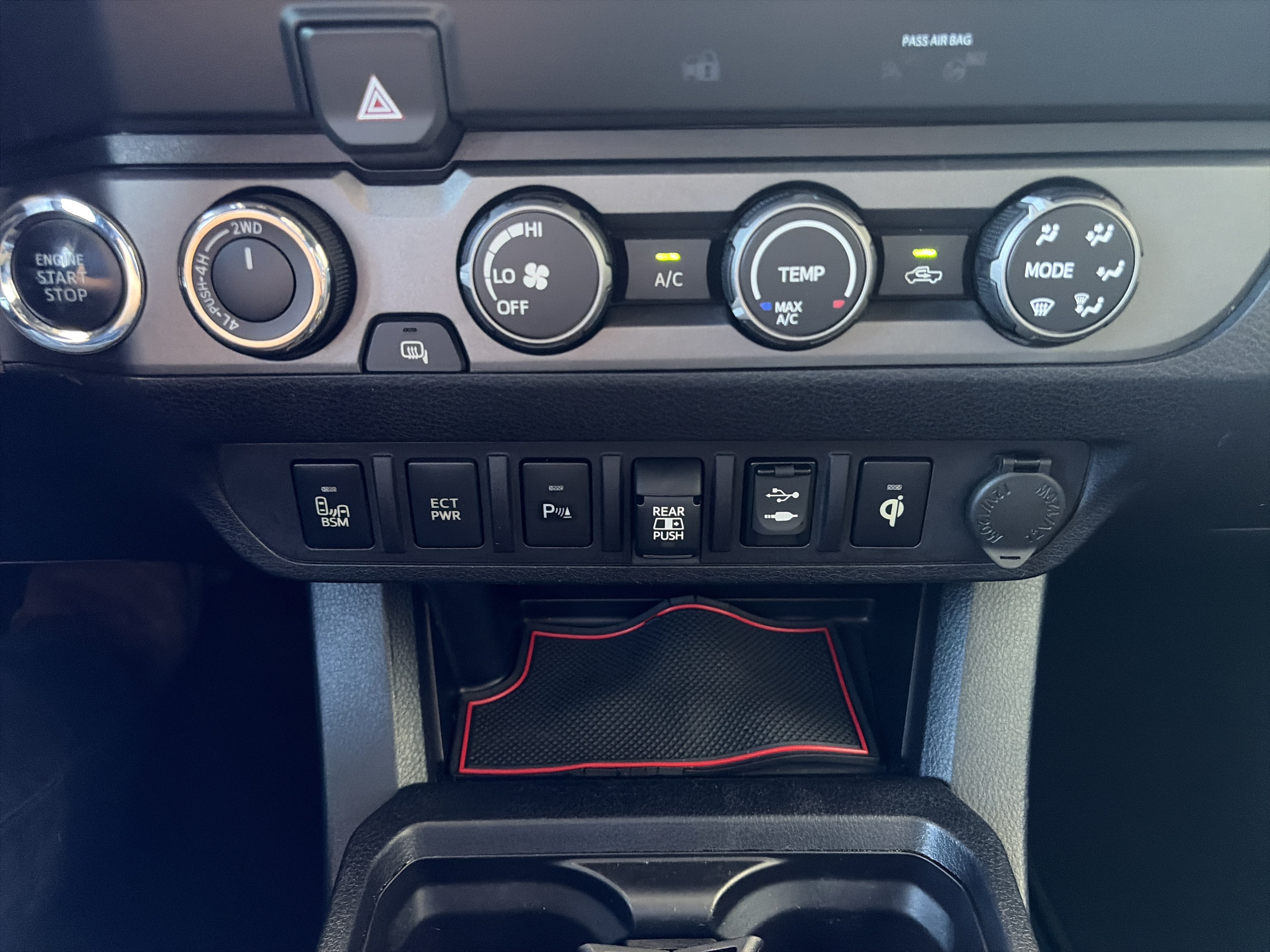 Used 2019 Toyota Tacoma TRD Off-Road w/ Technology Package AWD/4WD image 19