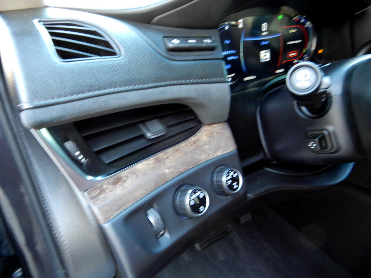 Used 2016 Cadillac Escalade Luxury image 18