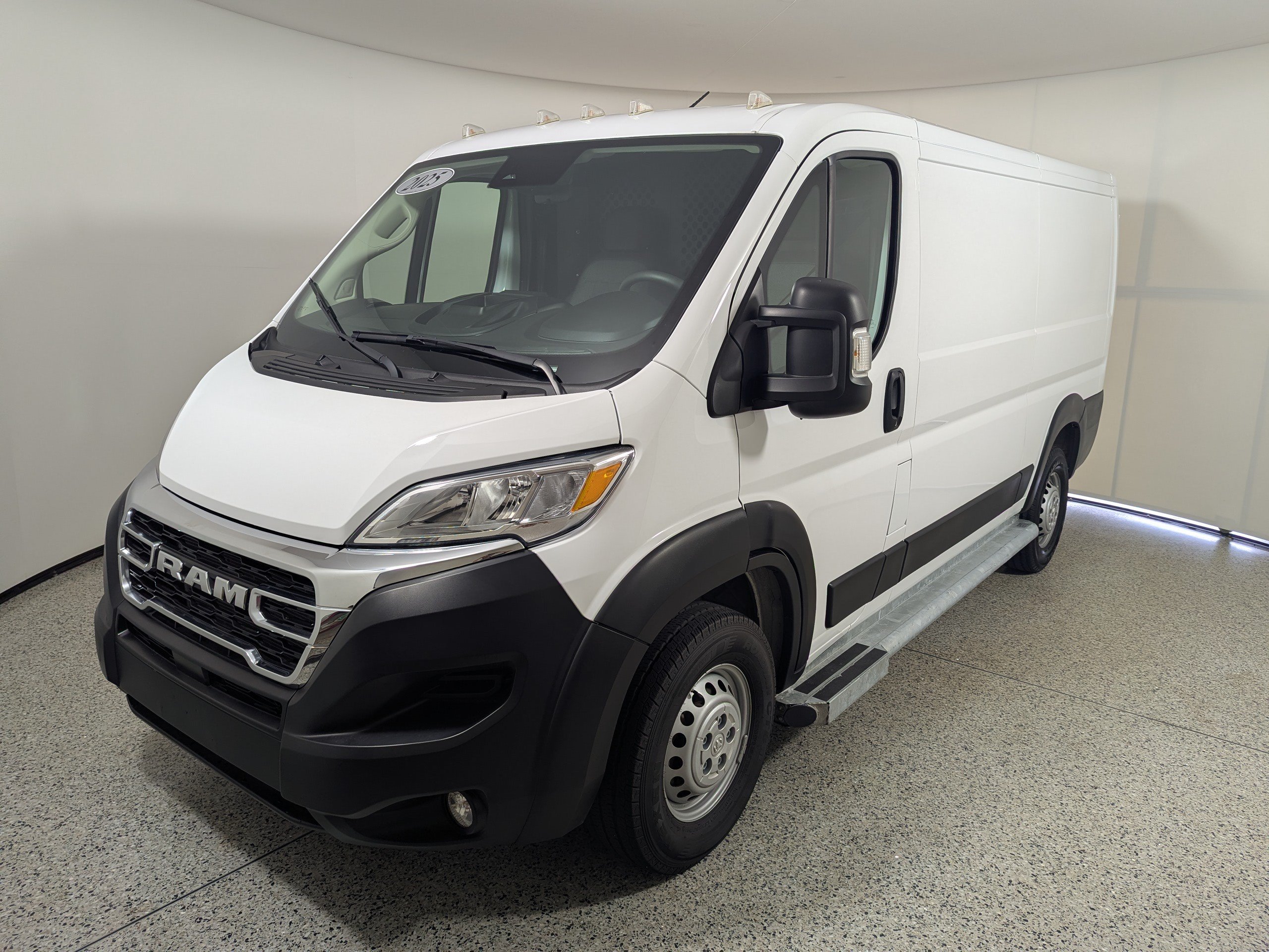 Used 2025 RAM ProMaster 2500 w/ U-Haul Equipment Group FWD image 3